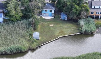 615 Riverside Dr, Bayville, NJ 08721