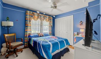 5 Trotter Ter, Belford, NJ 07718