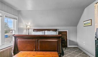 129 Bliss Mine Rd, Newport, RI 02840