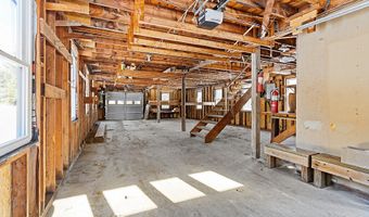 9 Snug Harbor Rd, Belgrade, ME 04917