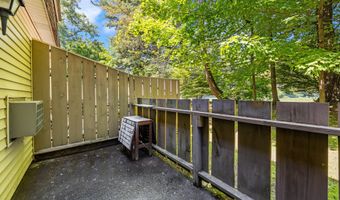 7 Sutton Pl 7, Bloomfield, CT 06002