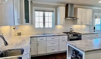24 Stockholm St, Newport, RI 02840