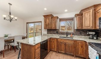 205 S Sunshine Ave, Brandon, SD 57005