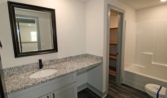 8641 E Cherrywood Ct, Bel Aire, KS 67226