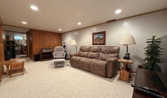 111 Church Dr, Aberdeen, SD 57401
