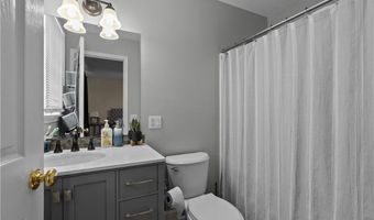 231 Maple Ave 203, Newport, RI 02840