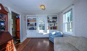 318 Mitchell's Ln, Middletown, RI 02871