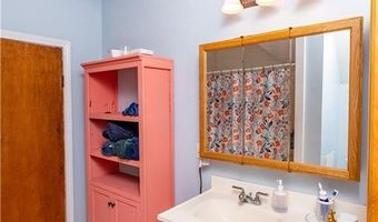 48 Central St, Warwick, RI 02886