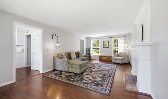 17 Wolfpits Rd, Bethel, CT 06801