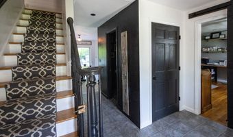 2 Quail Hollow Ct, Beacon Falls, CT 06403