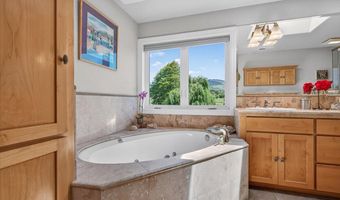 39 E Valley View Rd, Ashland, OR 97520