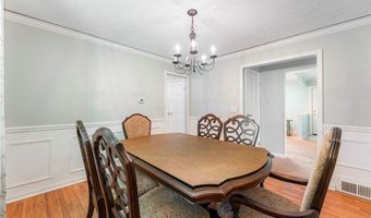 300 Chatham Dr, Aurora, OH 44202