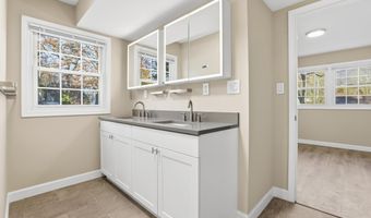 19 ROE Ln, Arnold, MD 21012