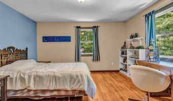 8 Sassafras Ln, Clinton, CT 06413