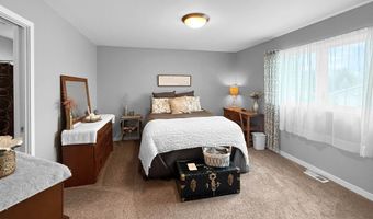 3906 Lone Peak Dr, Bismarck, ND 58503