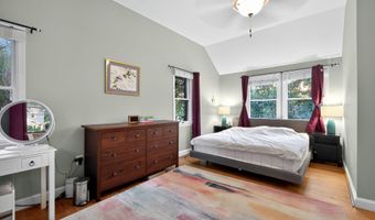 9302 W PARKHILL Dr, Bethesda, MD 20814