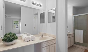 8223 TREEBROOKE Ln, Alexandria, VA 22308