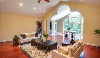 105 Lake Dr, Alton, IL 62002