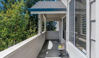2016 Stonefield Ln, Santa Rosa, CA 95403
