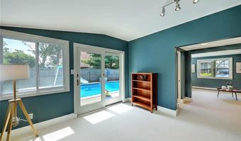 4 Harlem St, East Providence, RI 02916