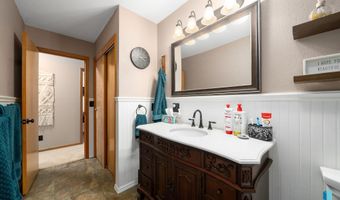 611 E 3Rd St St, Bridgewater, SD 57319