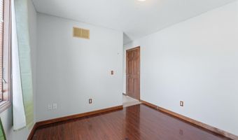 302 Willard Dr, Auburn, IN 46706