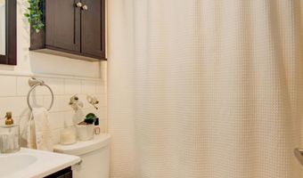 2100 N SCOTT St 103, Arlington, VA 22209