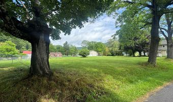 3 RD St, Beaver, WV 25813