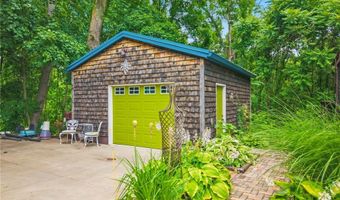 619 Portage Lakes Dr, Akron, OH 44319