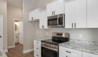 21 E Cofield St, Aurora, MO 65605