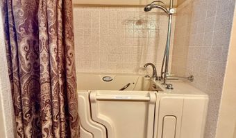 146 Washington Ave, Alden, MN 56009