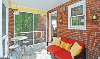 21 E OAK St E, Alexandria, VA 22301