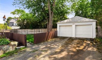 48 Wollaston St, Cranston, RI 02910