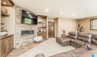 305 S Heritage Rd, Brandon, SD 57005