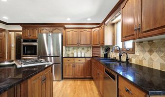 9015 Admirals Pointe Dr, Indianapolis, IN 46236