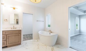 2217 Golfview Dr, Auburn, IN 46706