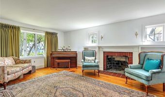 6 Woodbine St, East Providence, RI 02915