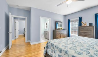 136 Pond View Cir 136, Beacon Falls, CT 06403