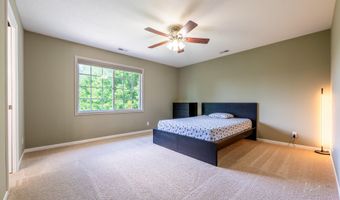 2321 Sundown Dr, Ames, IA 50014