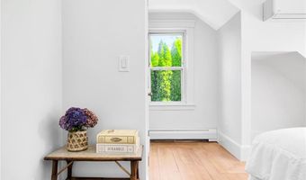 114 Rodman St, Narragansett, RI 02882