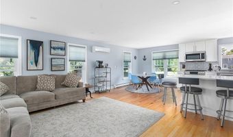 53 River Run Rd, Middletown, RI 02842