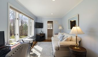29 Woodland Dr, Avon, CT 06001