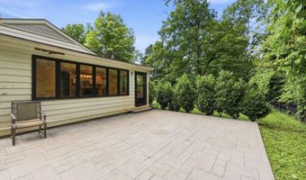 1007 Evergreen Rd, Anchorage, KY 40223