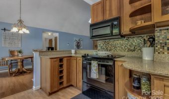 5 Fairway Dr, Arden, NC 28704