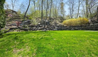 28 Alan Rd, Danbury, CT 06810