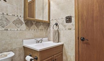 407 Dorwood Dr, Alliance, OH 44601
