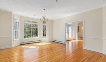 4 Christopher Dr, Lincoln, RI 02865