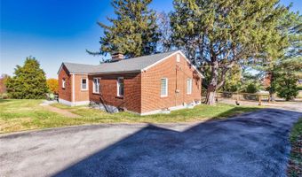 105 N Elm St, Ballwin, MO 63011