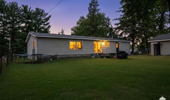 112 S College St, Adams, WI 53910