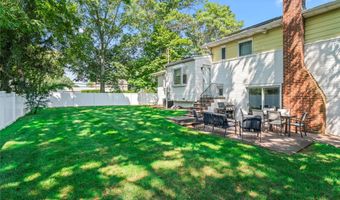 2 Lydia Ct, Albertson, NY 11507
